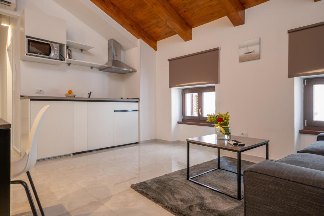 Aaa Apartments & Rooms Пула Екстериор снимка